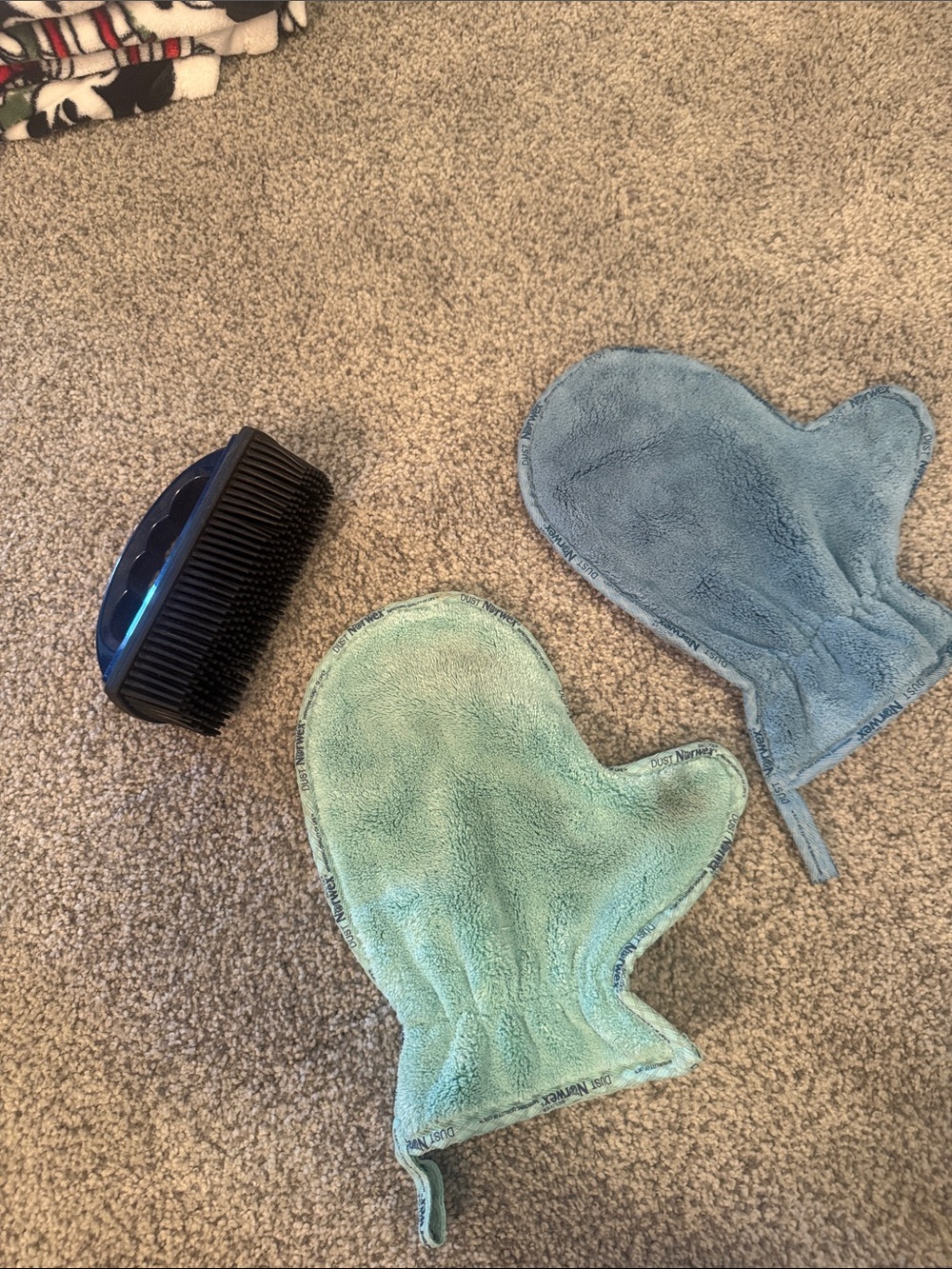 Norwex Dusting Mitts and Brush